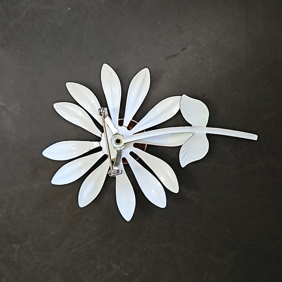 Enamel daisy brooch pin - Picture 2 of 2